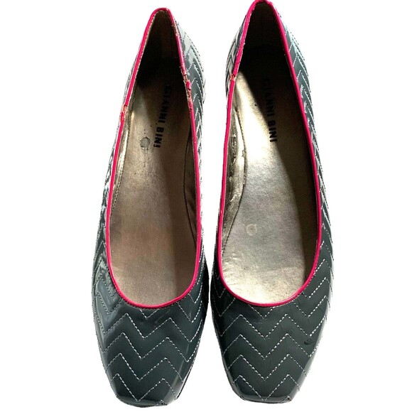 Gianni Bini Slip-On Flats Quilted Pattern Womens 8M Gray w/Pink Trim - Picture 1 of 6